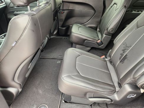 New 2026 Chrysler Pacifica Select w/ S Appearance Package image 21