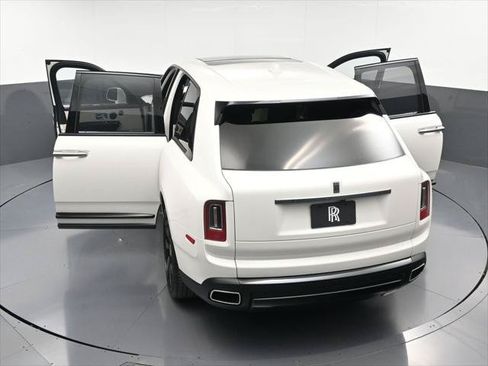 Certified 2022 Rolls-Royce Cullinan w/ Dark Exterior Package AWD/4WD image 39