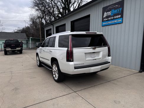 Used 2020 Cadillac Escalade Luxury image 15