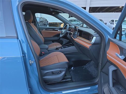 New 2026 Volkswagen Tiguan SEL R-Line image 28