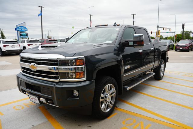 Used 2018 Chevrolet Silverado 2500 High Country w/ Duramax Plus Package AWD/4WD image 26