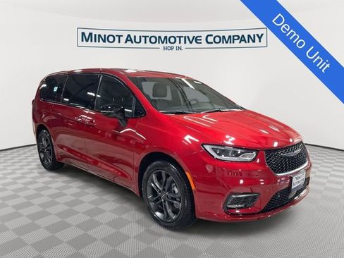 New 2026 Chrysler Pacifica Select image 1