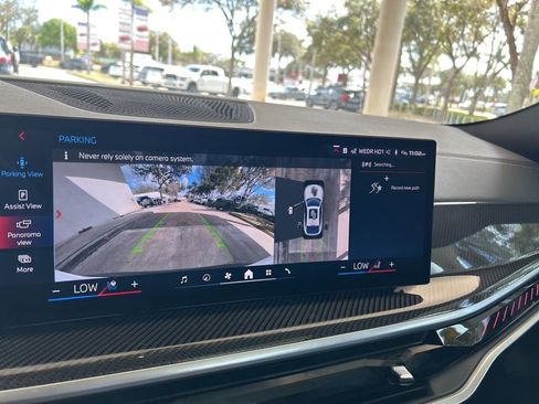 Used 2024 BMW X6 M60i w/ Climate Comfort Package image 10