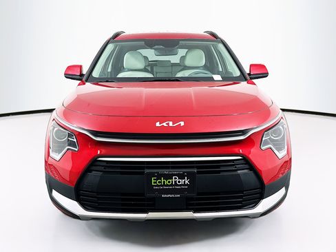 Used 2023 Kia Niro EX image 2