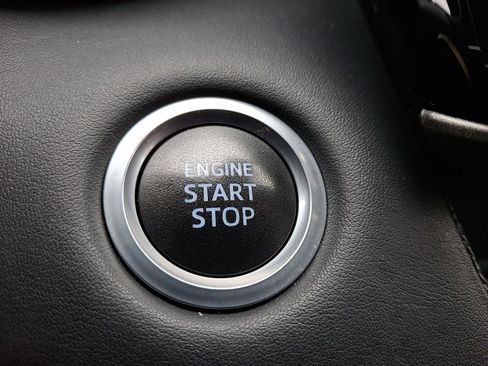 Used 2020 Toyota Highlander Limited image 25