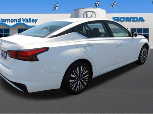 Used 2025 Nissan Altima 2.5 SV FWD image 7