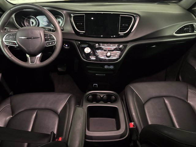 Used 2025 Chrysler Pacifica Select FWD image 26