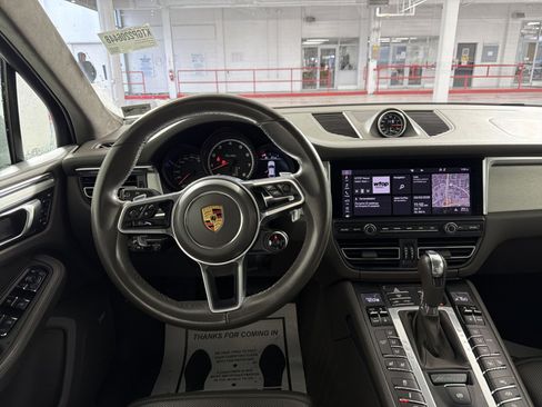 Used 2021 Porsche Macan Turbo image 16
