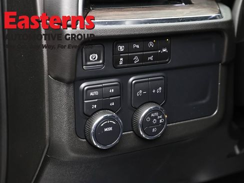 Used 2025 Chevrolet Suburban Z71 AWD/4WD image 22