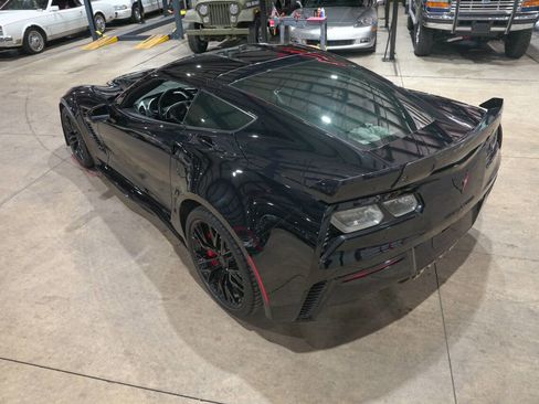 Used 2017 Chevrolet Corvette Z06 w/ Z07 Performance Package RWD image 16