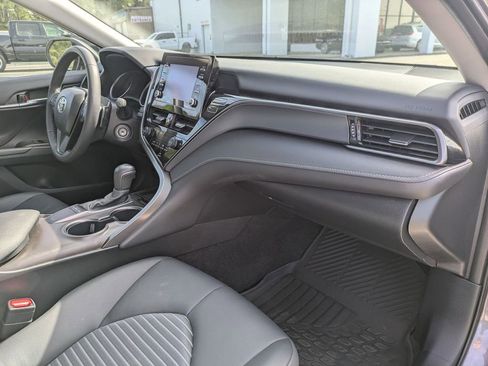 Used 2024 Toyota Camry SE image 35