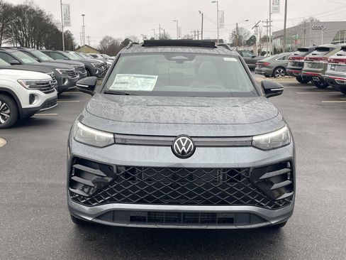 New 2026 Volkswagen Tiguan SE R-Line image 2