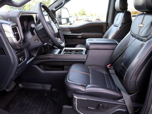 Used 2024 Ford F250 Platinum w/ FX4 Off-Road Package AWD/4WD image 33