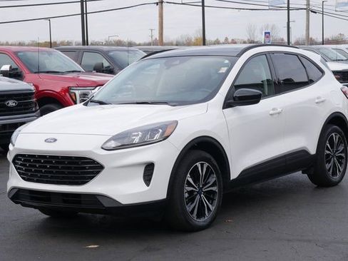 Used 2022 Ford Escape SE w/ SE Sport Appearance Package image 8
