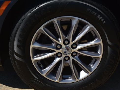 Used 2024 Buick Enclave Essence FWD image 10