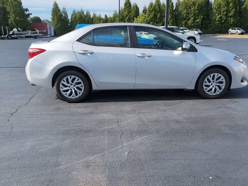 Used 2017 Toyota Corolla LE FWD image 5