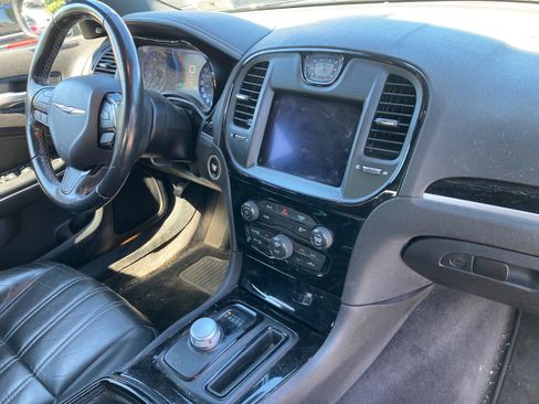 Used 2018 Chrysler 300 S image 15