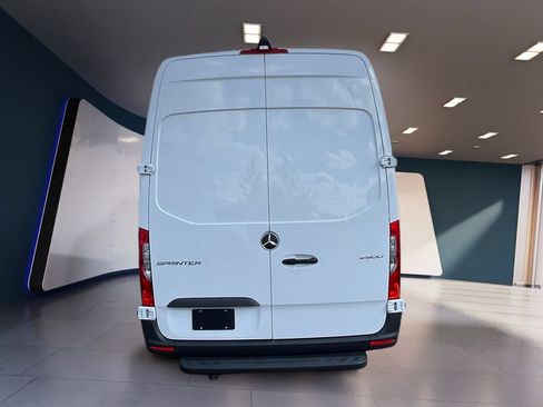 Used 2025 Mercedes-Benz Sprinter 2500 image 3