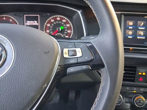 Certified 2021 Volkswagen Jetta SE FWD image 21