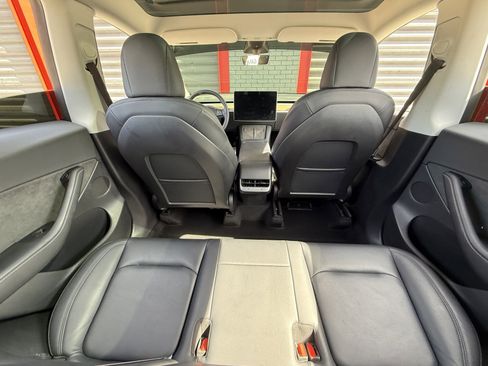 Used 2022 Tesla Model Y Performance image 12