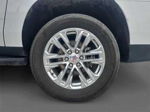 Used 2023 GMC Yukon XL SLT image 8
