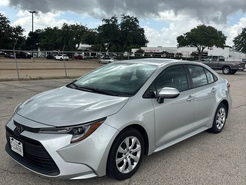 Used 2025 Toyota Corolla LE FWD image 1