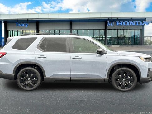 Used 2026 Honda Pilot Black Edition image 4