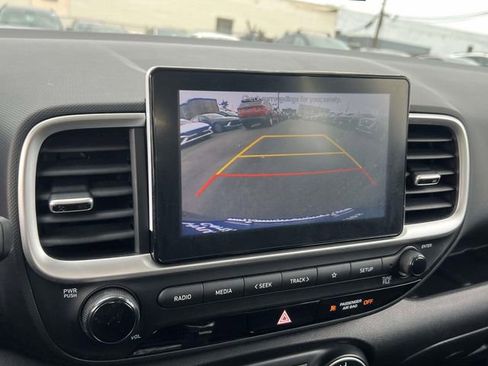 Certified 2022 Hyundai Venue SE image 25