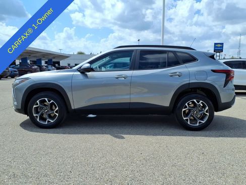 Used 2024 Chevrolet Trax LT w/ Driver Confidence Package FWD image 8