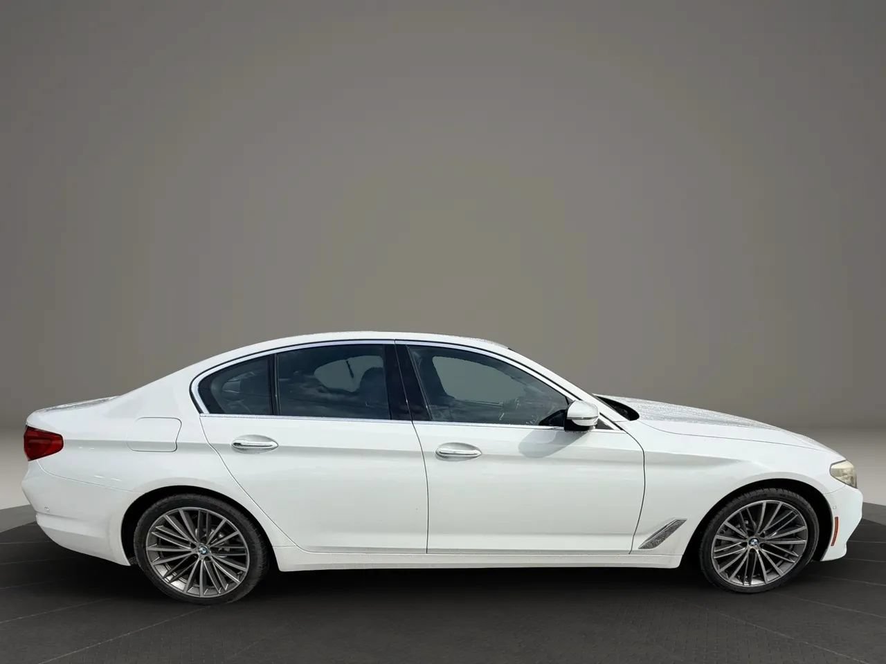 Used 2017 BMW 530i RWD image 6