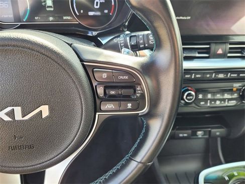 Used 2022 Kia Niro EX Premium image 21