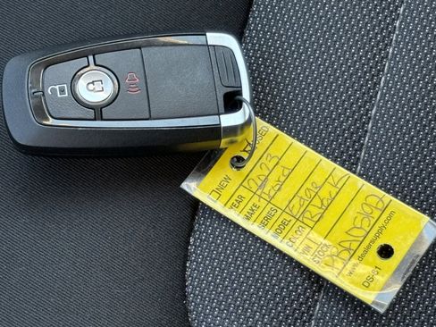 Used 2023 Ford Edge SE image 24