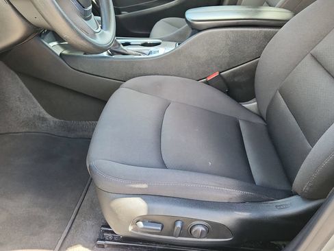 Used 2024 Chevrolet Malibu LT FWD image 9