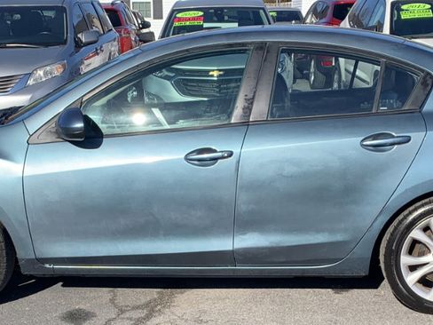 Used 2011 MAZDA MAZDA3 s Grand Touring image 2