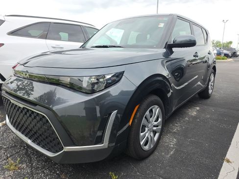 Certified 2023 Kia Soul LX FWD image 4