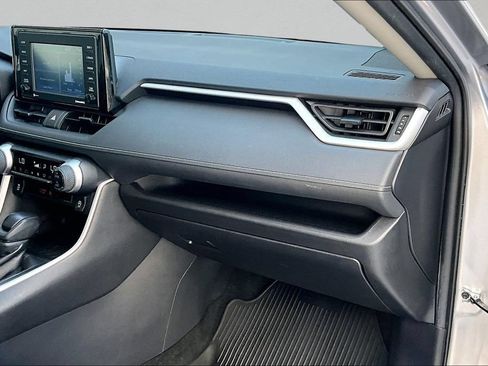 Certified 2021 Toyota RAV4 XLE AWD/4WD image 29