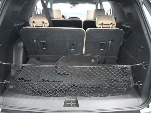 Used 2022 Chevrolet Traverse LS FWD image 18