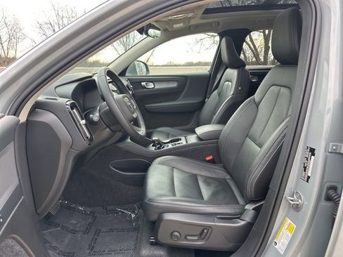 Certified 2025 Volvo XC40 B5 Core image 17