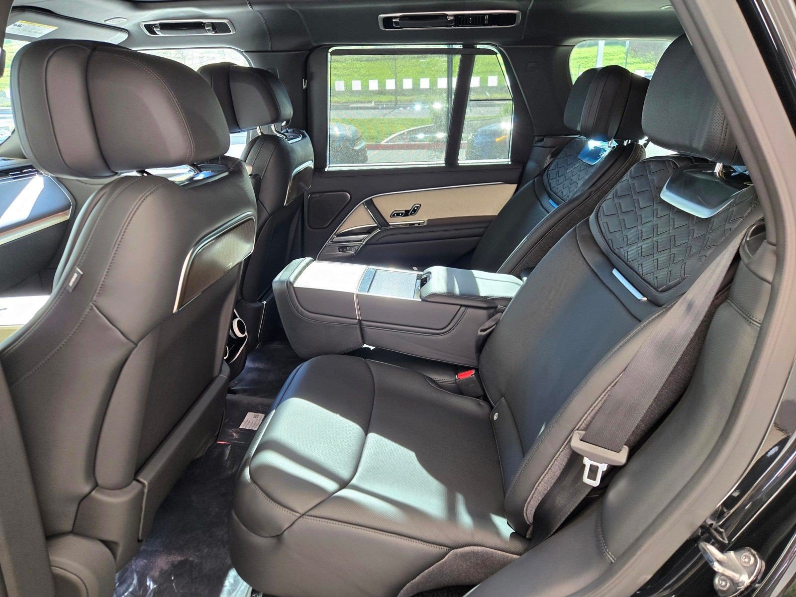 New 2026 Land Rover Range Rover SV AWD/4WD image 7