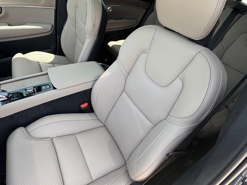 New 2026 Volvo XC90 B5 Ultra w/ Lounge Package image 17