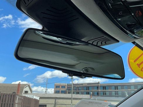 Used 2017 BMW 750i RWD image 17