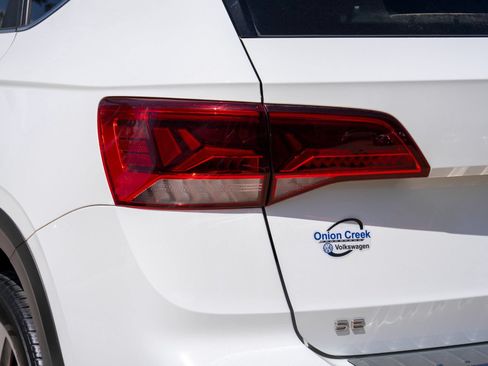 Certified 2023 Volkswagen Taos SE FWD image 7