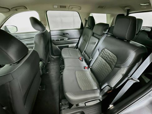 Used 2025 Nissan Pathfinder SV FWD image 27