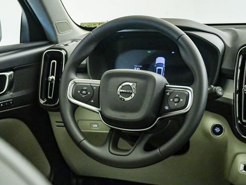 Certified 2026 Volvo XC40 B5 Plus w/ Protection Package Premier image 13