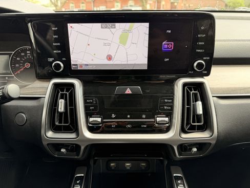 Used 2022 Kia Sorento S w/ Panoramic Sunroof Package AWD/4WD image 19