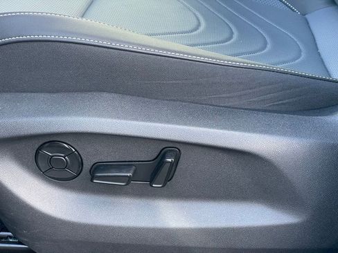 Certified 2025 Volkswagen Tiguan SE R-Line image 14