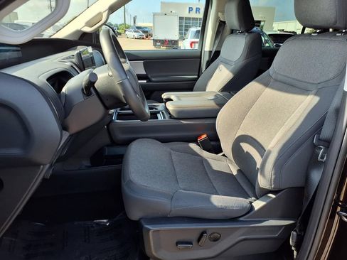 Used 2025 Ford Expedition Active AWD/4WD image 24