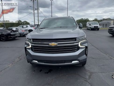 Used 2021 Chevrolet Suburban LT w/ LT Signature Package image 3