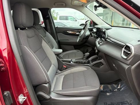 Used 2025 Chevrolet TrailBlazer LT AWD/4WD image 27