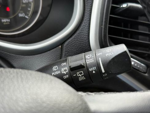 Used 2015 Jeep Cherokee Trailhawk w/ Leather Interior Group AWD/4WD image 29